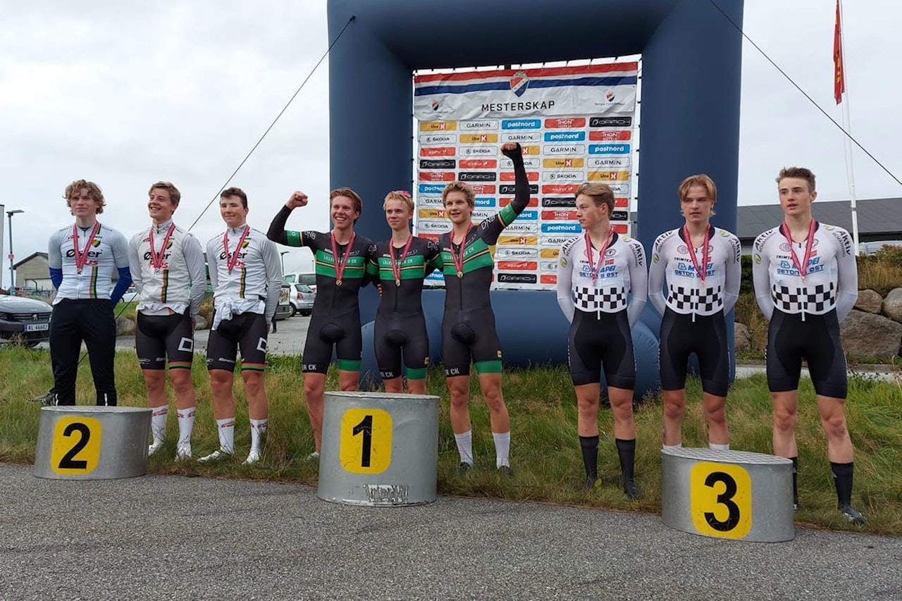 NM-GULL: Juniorgutta til Lillehammer CK forsvarte NM-gullet i lagtempo. Foto: NCF NM lagtempo 2020