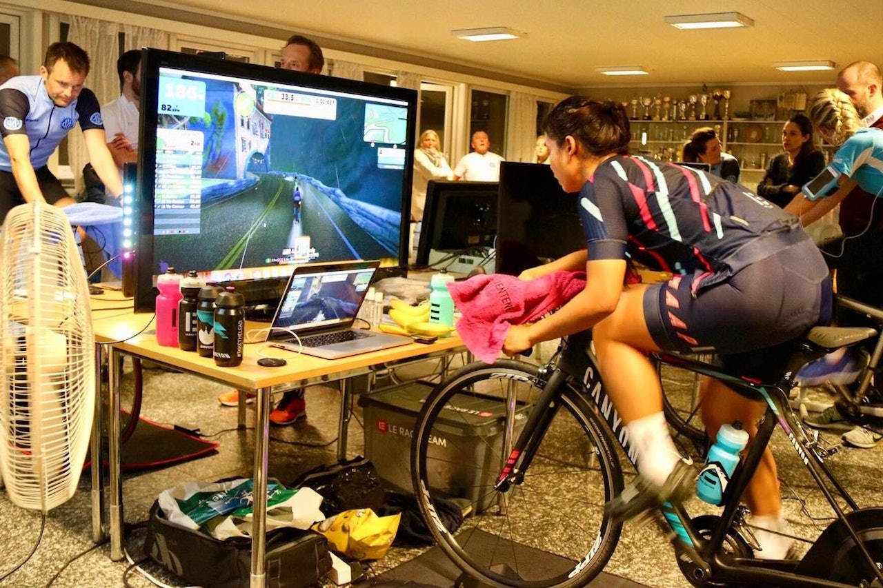 INTENST: Rytterne som deltok på 24-timersrittet Watt vs Cancer syklet en distanse lik Oslo-Alicante i løpet av konkurransen. Foto: Ladies Edition INTENST: Rytterne som deltok på 24-timersrittet Watt vs Cancer syklet en distanse lik Oslo-Alicante i løpet av konkurransen. Foto: Ladies Edition