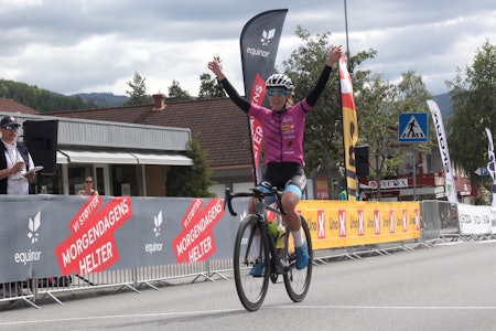 SOLO: Ingvild Gåskjenn syklet alene i sju mil. Foto: Ingeborg Scheve SOLO: Ingvild Gåskjenn syklet alene i sju mil. Foto: Ingeborg Scheve