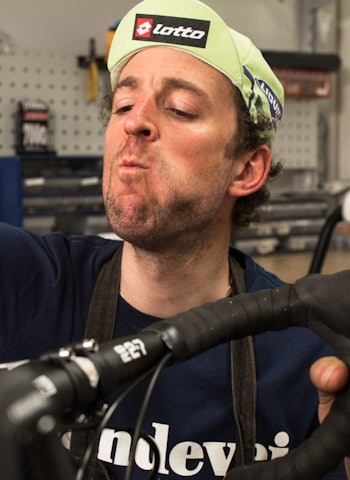 LØST LAGER? Det løser du lett. Ta en titt på Landeveis mekkeskole for å finne ut hvordan du strammer styrelageret! Foto: Christian Nerdrum. stramme styrelager, landevei, mekkeskole, stram styrelageret