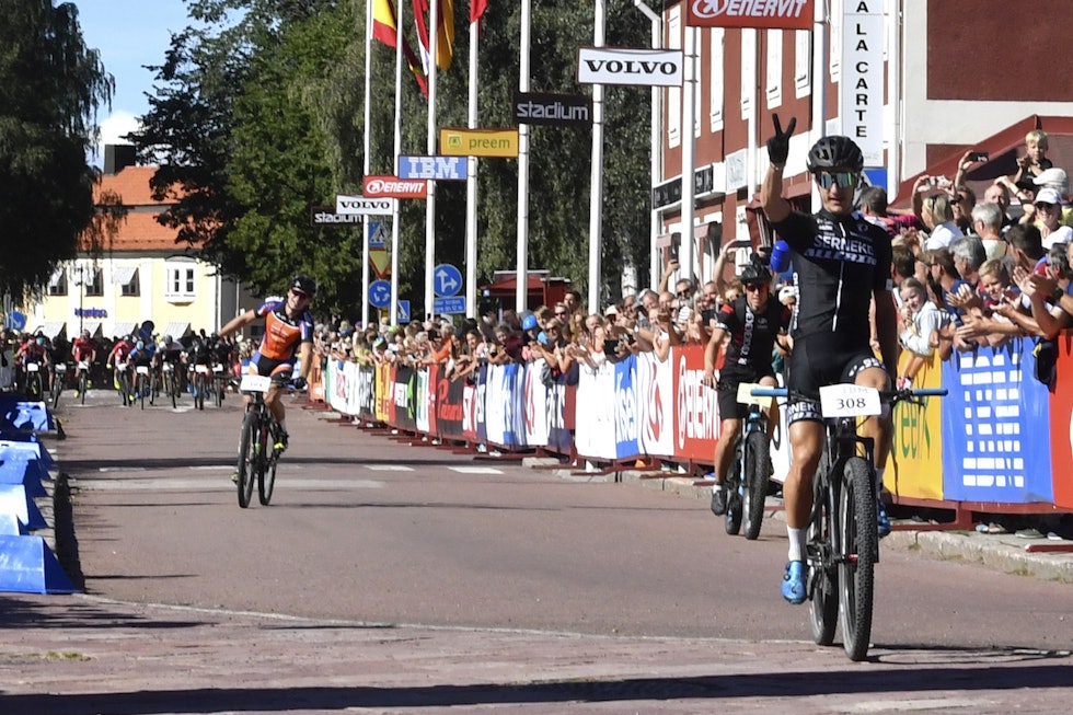 Michael Ohlsson vant Cykelvasan to sekunder foran Emil Hasund Eid. Foto: Vasaloppet Michael Olsson - Emil Hasund Eid - Cykelvasan 2018 - Vasaloppet 1400x933