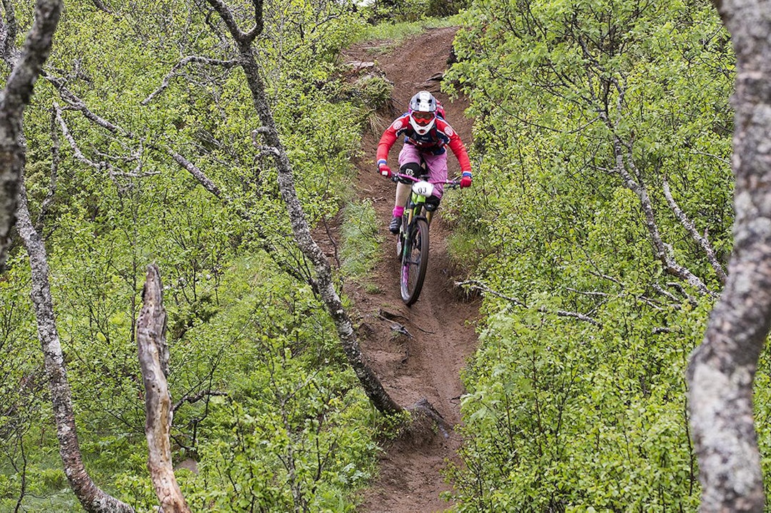 Anette Røssum Bastnes 1st - Bodø Enduro 2017 - Anders Vanderloock 1400x933