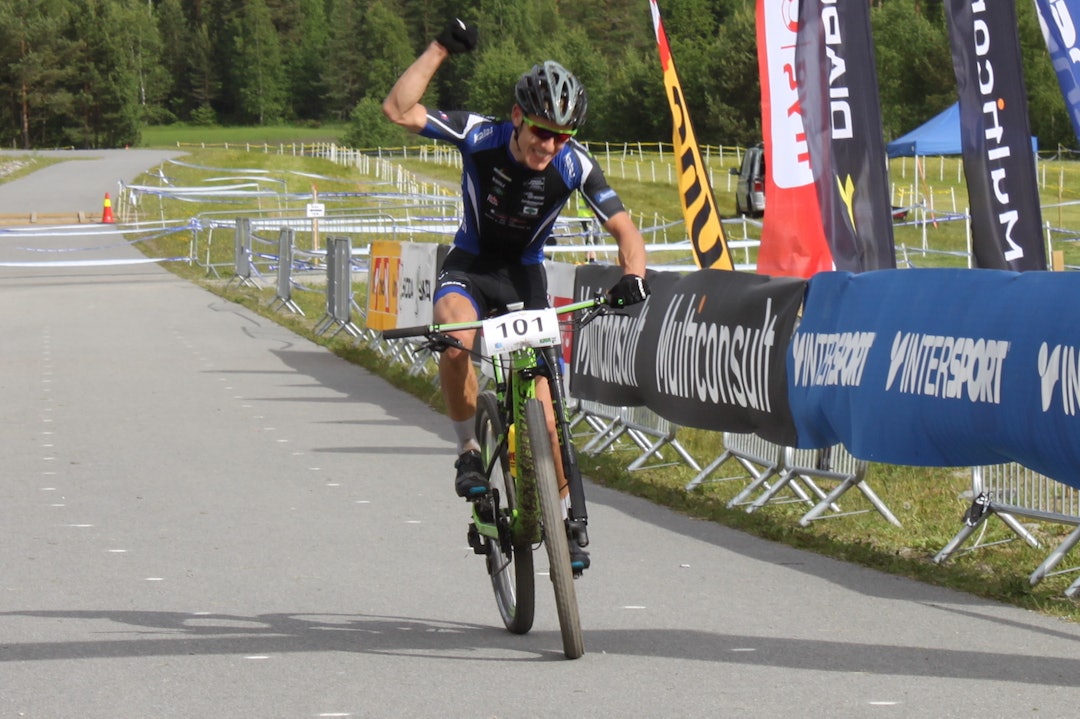 Tobias Johannessen fra Soon CK vant NM-gullet også i år. Foto: Simen Eriksen/NCF Tobias Johannessen NM XCO 2017 - Simen Eriksen NCF 1400x933