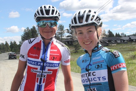 LAGARBEID: Ingrid Lorvik (til venstre) og Ingvild Gåskjenn syklet partempo i fem mil av den 88 kilometer lange fellesstarten i Tour te Fjells. Foto: Ingeborg Scheve LAGARBEID: Ingrid Lorvik (til venstre) og Ingvild Gåskjenn syklet partempo i fem mil av den 88 kilometer lange fellesstarten i Tour te Fjells. Foto: Ingeborg Scheve