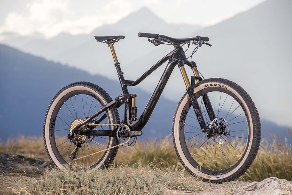 LETTVEKTER: Genius 700 Ultimate er en av to toppmodeller, og her er det ikke spart på utstyret. Den kommer med 27,5-hjul som standard, men kan også brukes med 29-tommer hjul. Genius 700 Ultimate_SCOTT Sports_bike_Close-Up_2018_23