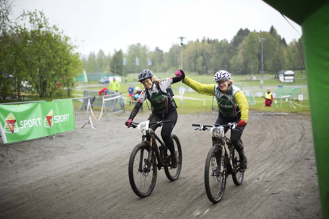 HAND I HAND: Både gutter og jenter. _IPP8993
