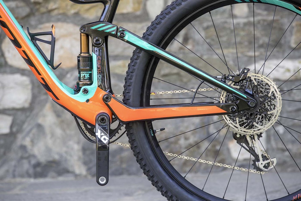 NYTT DESIGN: Genius får demperoppheng i samme stil som ritt- og stisykkelen Spark fikk i fjor. Genius 900 Tuned_SCOTT Sports_bike_Close-Up_2018_08