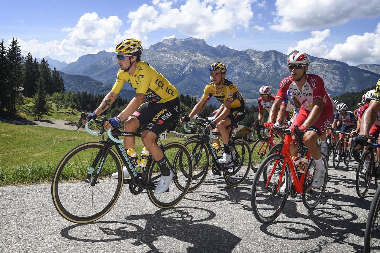 TRIVES I GULT: Primoz Roglic veltet ut av Criterium du Dauphiné da han satt i ledertrøyen, men er klar for å kjempe om sportens gjeveste trøye. Foto: Cor Vos TRIVES I GULT: Primoz Roglic veltet ut av Criterium du Dauphiné da han satt i ledertrøyen, men er klar for å kjempe om sportens gjeveste trøye. Foto: Cor Vos
