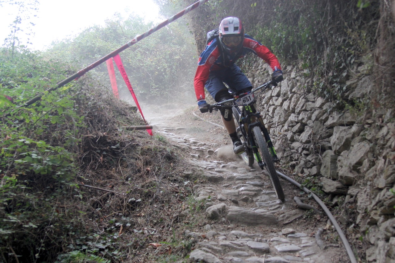 TRENGER KONDIS: Simen Smestad skal bli mer utholdende. Her fra nest siste etappe i Enduro World Series i Finale Ligure i høst. Foto: Ingeborg Scheve TRENGER KONDIS: Simen Smestad skal bli mer utholdende. Her fra nest siste etappe i Enduro World Series i Finale Ligure i høst. Foto: Ingeborg Scheve