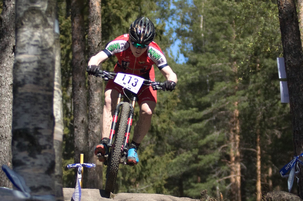 HALVLANGE INTERVALLER: Førsteårsjunioren Jørgen Anmarkrud velger seg helst halvlange terskeløkter på rulla. Foto: Bengt Ove Sannes HALVLANGE INTERVALLER: Førsteårsjunioren Jørgen Anmarkrud velger seg helst halvlange terskeløkter på rulla. Foto: Bengt Ove Sannes