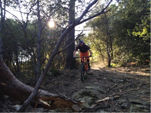 PROFF: Jordi Bago er utfor- og enduro-proff, men viser gjerne frem sine favorittstier.