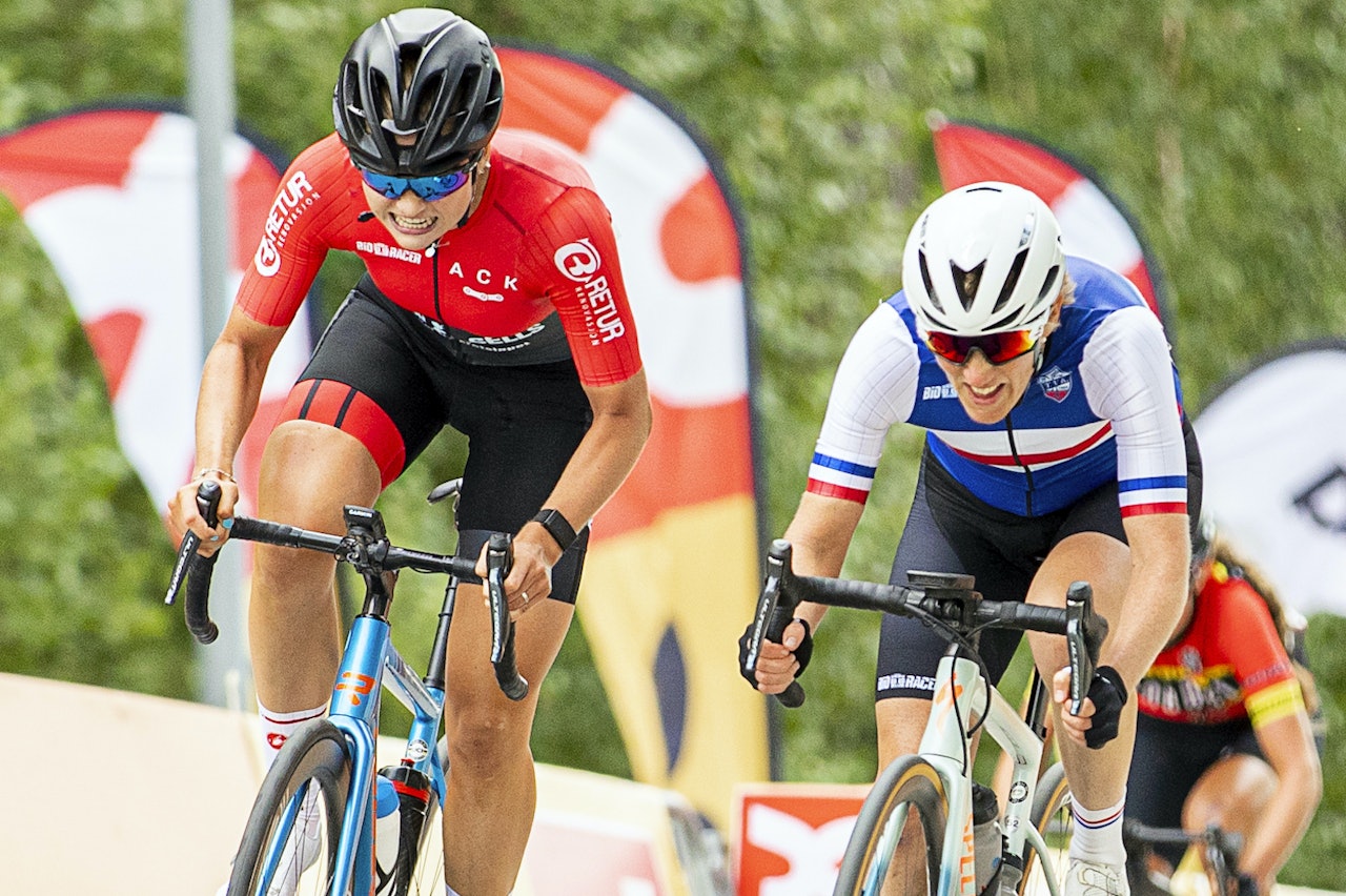 EN CENTIMETER: Ni tusendedeler - tilsvarende en centimeter - skilte Mie Ottestad Bjørndal og Vibeke Lystad etter 122.4 kilometer. Foto: Pål Westgaard Mie Ottestad Bjørndal og Vibeke Lystad