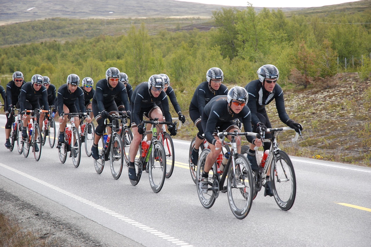 44 KM/T: Velo Club Zoncolan holdt i gjennomsnitt 44 km/t helt fram til velten på Trondheim-Oslo i 2009, og 42km/t med bare 11 mann i rulla. Foto: Velo Club Zoncolan