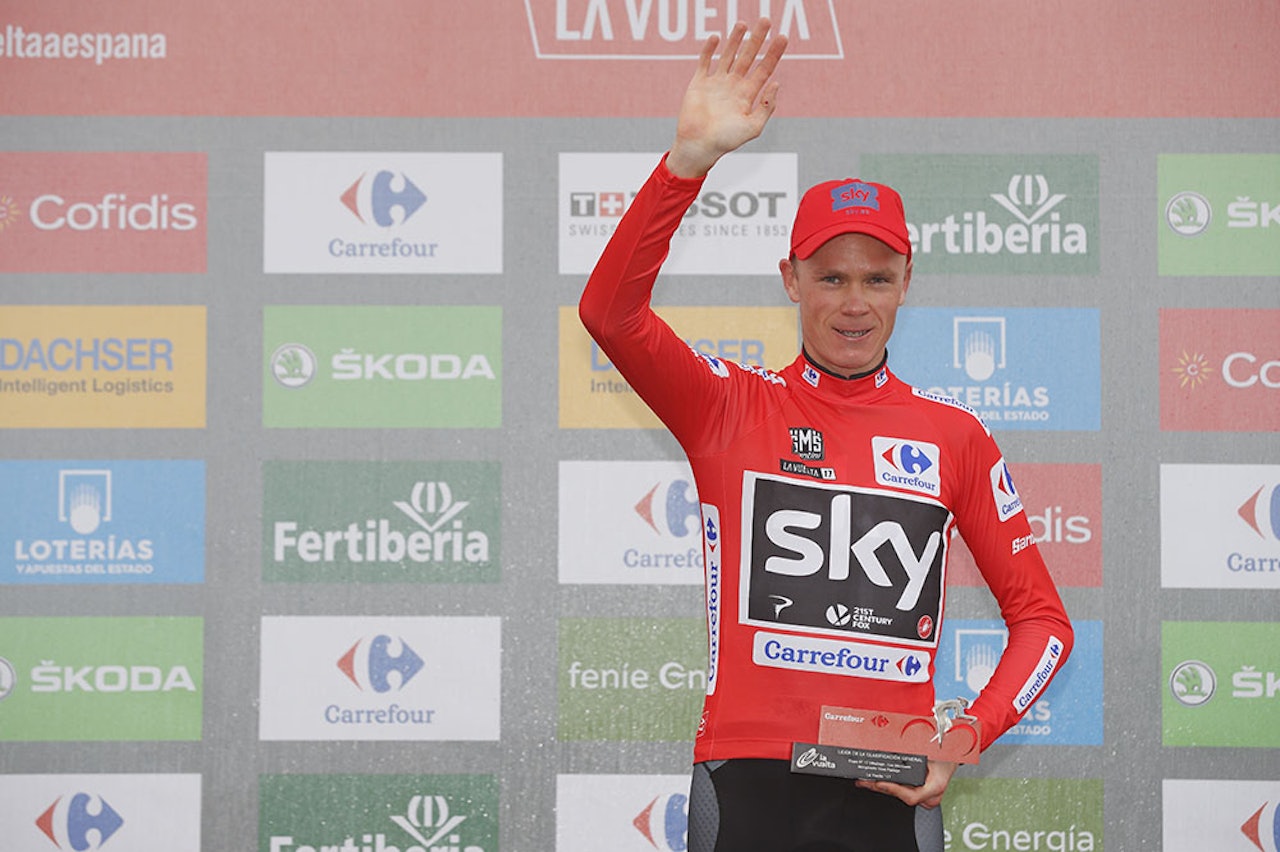MIDLERTIDIG UTE: Chris Froome går en ubehagelig jul i møte, etter å ha avlagt en positiv prøve under Vuelta a Espana. Foto: La Vuelta. MIDLERTIDIG UTE: Chris Froome går en ubehagelig jul i møte, etter å ha avlagt en positiv prøve under Vuelta a Espana. Foto: La Vuelta.