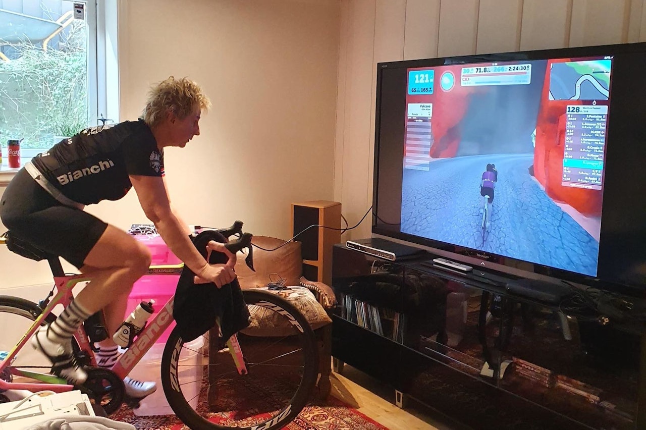 GIVERGLAD: Bente Ljungren var en av flere hundre norske syklister som deltok på fellesturen Watt vs Cancer til inntekt for Kreftforeningen på søndag. Foto: Privat Bente Ljungren syklet Watt vs Cancer til inntekt for Kreftforeningen