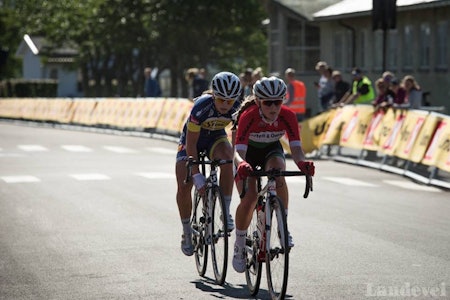 TAKTISKE: Ingvild Gåskjenn (foran) og Susanne Andersen har etter hvert lang erfaring med å utnytte hverandres styrker i ritt. Her fra NM i juni. Foto: Henrik Alpers TAKTISKE: Ingvild Gåskjenn (foran) og Susanne Andersen har etter hvert lang erfaring med å utnytte hverandres styrker i ritt. Her fra NM i juni. Foto: Henrik Alpers