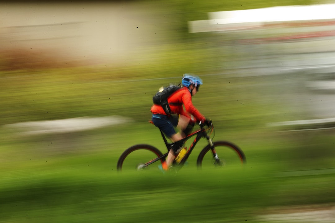 TRÅKKING: Siste etappe hadde et langt, langt tråkkeparti ned mot mål. Her var det avgjørende å ha igjen krefter. _KHK4513