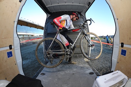 BJERKECROSS: Marius Ylven Westgaard er tilbake på Bjerkebanen på lørdag. Det samme er noen av de unike hindrene i løypa. Foto: Ola Morken