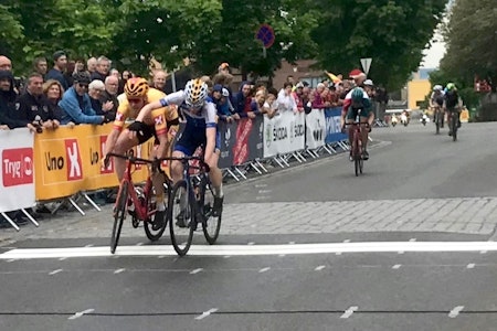 THRILLER: Matias Skretteberg (til høyre) vant Gylne Gutuer på målstreken foran Erik Nordsæter Resell. Foto: NCF THRILLER: Matias Skretteberg (til høyre) vant Gylne Gutuer på målstreken foran Erik Nordsæter Resell. Foto: NCF