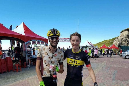 TOPPRESULTAT: Jon Sæverås Breivold (t.h) dro til Taiwan for å avslutte sesongen og endte opp med årsbeste. Her sammen med ex-proff Phil Gaimon etter målgang. Foto: Arild Breivold TOPPRESULTAT: Jon Sæverås Breivold (t.h) dro til Taiwan for å avslutte sesongen og endte opp med årsbeste. Her sammen med ex-proff Phil Gaimon etter målgang. Foto: Arild Breivold