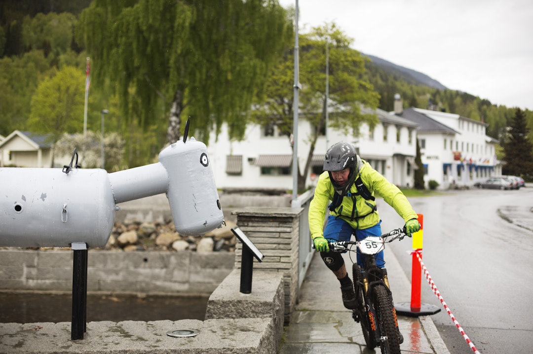 SENTRUMSLØP: Siste sving ved kua, så mål for Mads Pedersen. _IPP7727