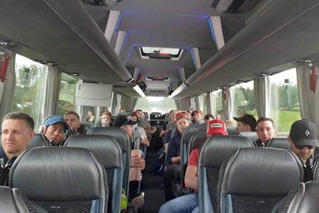 SPENT: Et overblikk over Kjekkas-troppen bussen på vei til Vätternrundan minner lite om den sitringen de fleste kjenner på dagen før dagen. Foto: Per Christian Eidevik SPENT: Et overblikk over Kjekkas-troppen bussen på vei til Vätternrundan minner lite om den sitringen de fleste kjenner på dagen før dagen. Foto: Per Christian Eidevik
