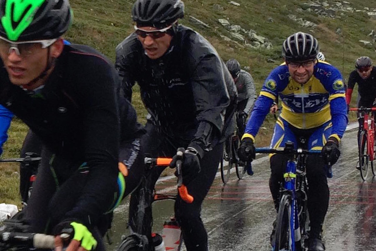 TRØYEKAMPEN er god motivasjon når det bøtter ned på sjuende dagen. Foto: Viking Tour TRØYEKAMPEN er god motivasjon når det bøtter ned på sjuende dagen. Foto: Viking Tour