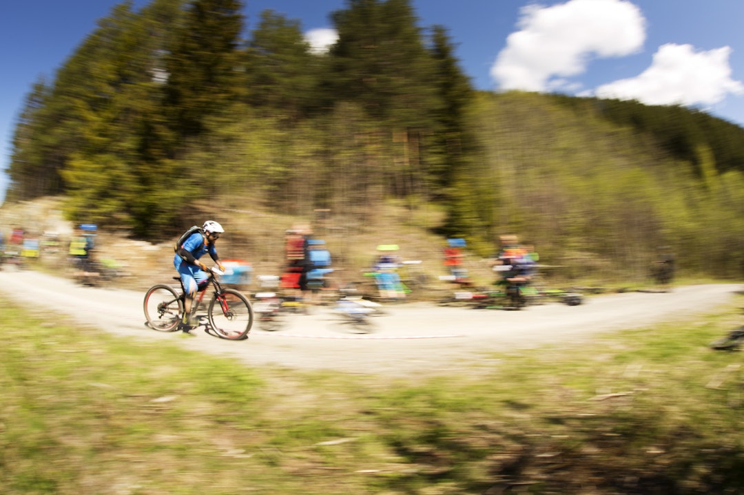 PRIMUS MOTOR: Ove Grøndal har stått på for å legge til rette for ritt i Nesbyens skoger. Her gir han full gass fra start. _IPP6593