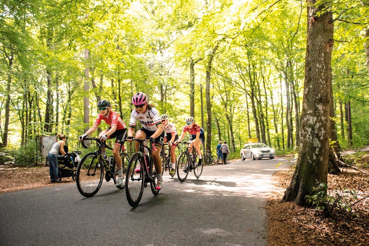 Frakjørt: De bakre rekkene i damefeltet, NM 2018 i Sandefjord. Snart skal de konkurrere igjen i Norgescupen. Foto: Henrik Alpers Frakjørt: De bakre rekkene i damefeltet, NM 2018 i Sandefjord. Snart skal de konkurrere igjen i Norgescupen. Foto: Henrik Alpers