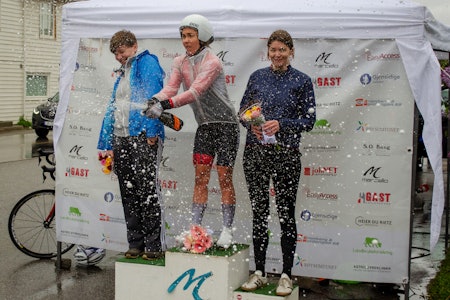 TEMPOSEIER: Emma Kristine Skjærstad vant Chrono des Rojan lørdag, foran Adelheid Huuse og Trine Færaas. Foto: Rojan Rundfahrt TEMPOSEIER: Emma Kristine Skjærstad vant Chrono des Rojan lørdag, foran Adelheid Huuse og Trine Færaas. Foto: Rojan Rundfahrt