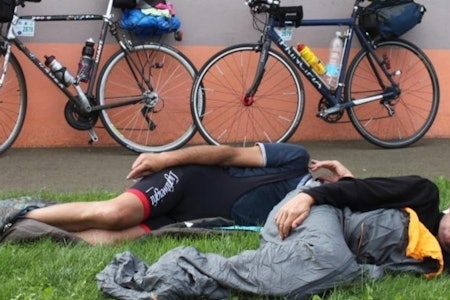 GOD NATT: Paris-Brest-Paris er 1200 kilometer, og mange tar seg en lengre blund underveis. Foto: Paris-Brest-Paris 2023. GOD NATT: Paris-Brest-Paris er 1200 kilometer, og mange tar seg en lengre blund underveis. Foto: Paris-Brest-Paris 2023.