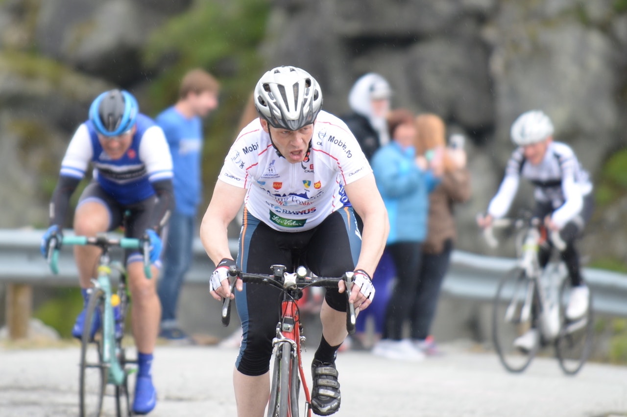 GIR ALT: Det koster å ta seg til toppen av Osafjell, men ære og berømmelse venter. Foto: Kent Murdoch GIR ALT: Det koster å ta seg til toppen av Osafjell, men ære og berømmelse venter. Foto: Kent Murdoch