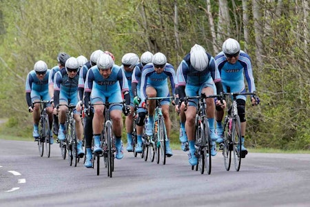OVERRASKELSE: Team Follo bråbestemte seg for å stille lag på Nordmarka Rundt i år, og stiller med mål om å sykle fort. Her fra 2017, sist laget syklet Nordmarka Rundt. Foto: Ola Morken OVERRASKELSE: Team Follo bråbestemte seg for å stille lag på Nordmarka Rundt i år, og stiller med mål om å sykle fort. Her fra 2017, sist laget syklet Nordmarka Rundt. Foto: Ola Morken