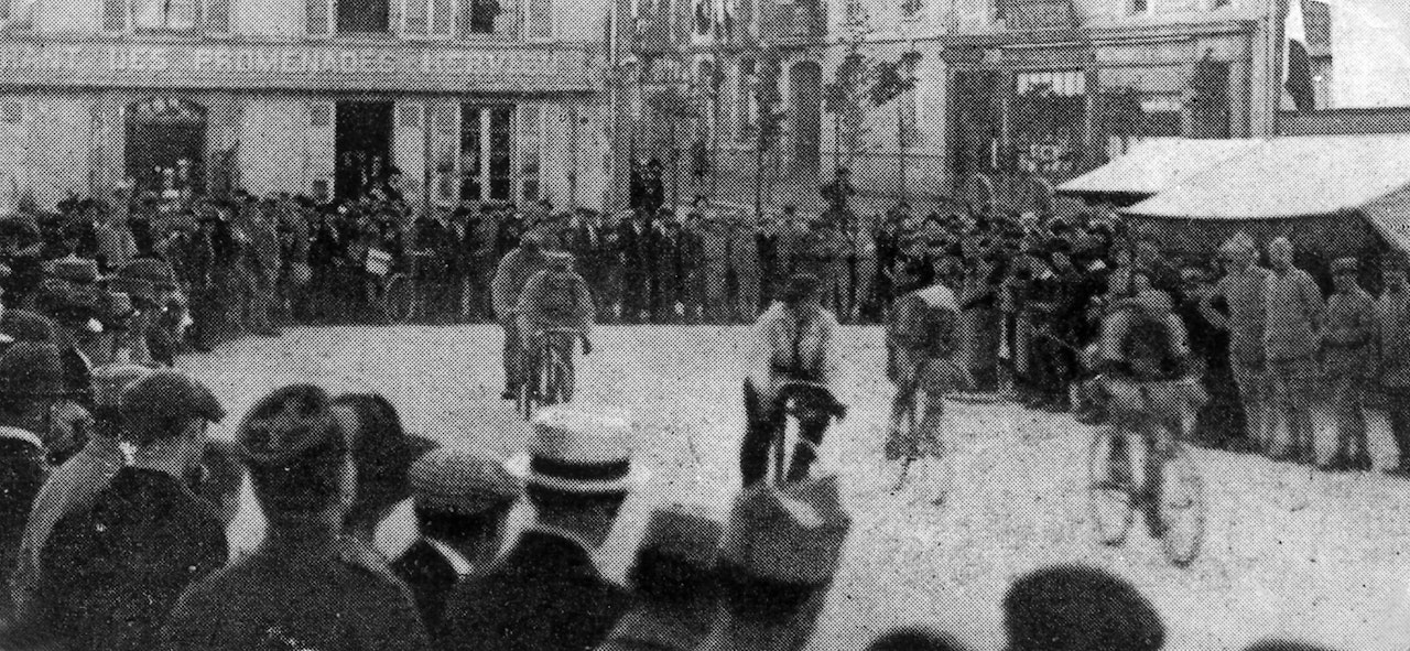 UGLAMOURØST: Virkelighetens Tour de France 1919 var langt unna dagens utgave, men lidenskapen som lever i dag har opphav i dette. Foto: Presse Sports UGLAMOURØST: Virkelighetens Tour de France 1919 var langt unna dagens utgave, men lidenskapen som lever i dag har opphav i dette. Foto: Presse Sports