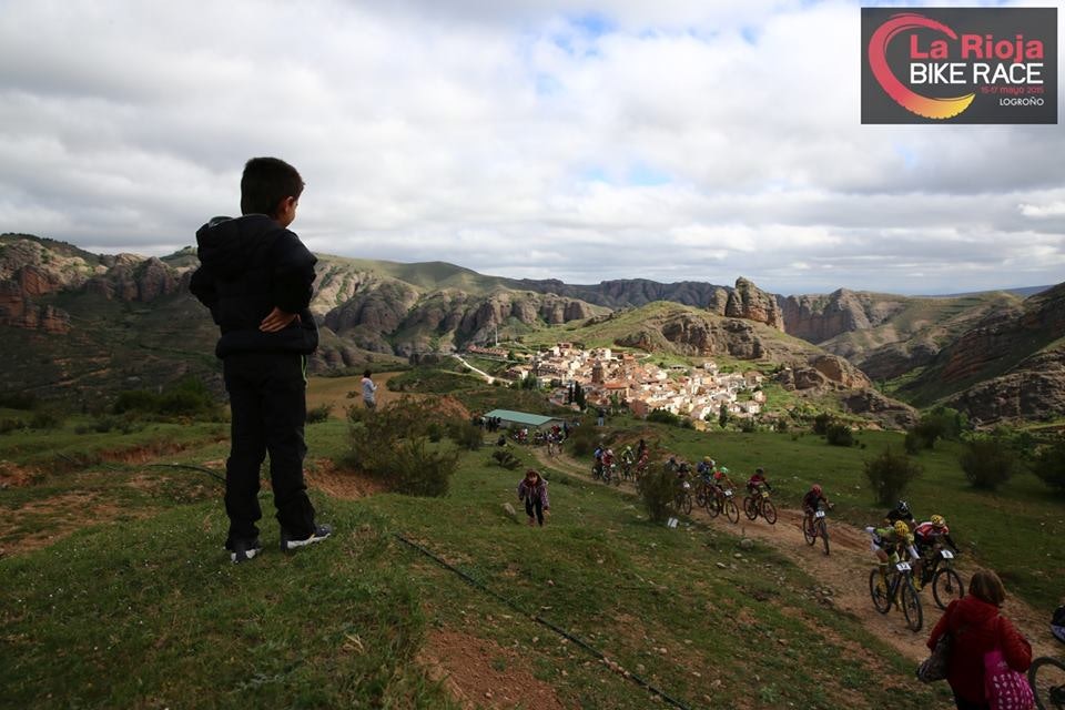 OPP I FJELLET: Hver dag starter med klatring fra Logrono på 400 meter over havet og opp til ca 1400 m.o.h OPP I FJELLET: Hver dag starter med klatring fra Logrono på 400 meter over havet og opp til ca 1400 m.o.h