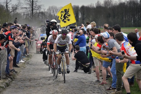 REPRISE I ÅR?: Vi tviler på at Peter Sagan er sterk nok til å kopiere fjorårets stunt, her med Silvan Dillier på hjul. Foto: Cor Vos.  REPRISE I ÅR?: Vi tviler på at Peter Sagan er sterk nok til å kopiere fjorårets stunt, her med Silvan Dillier på hjul. Foto: Cor Vos.
