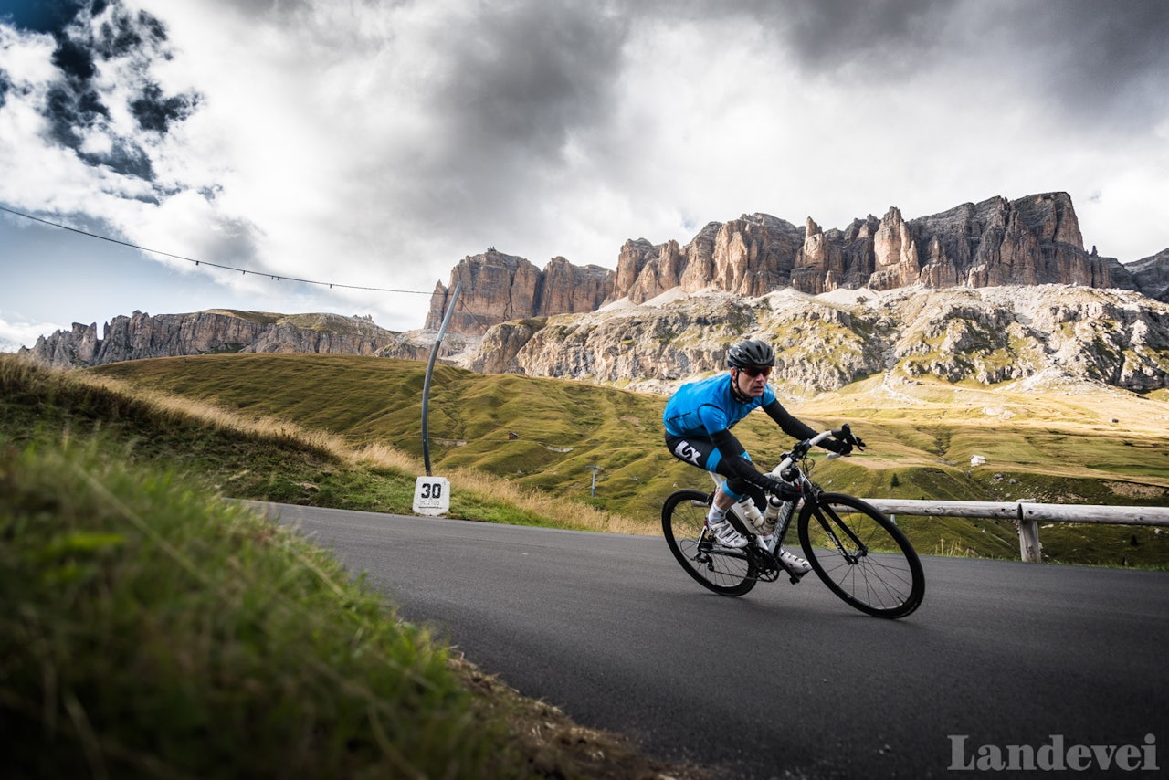 VERDENS BESTE SVINGER: Glad i å sykle utfor? Sella Ronda i Dolomittene er kanskje verdens beste sted for akkurat det. 