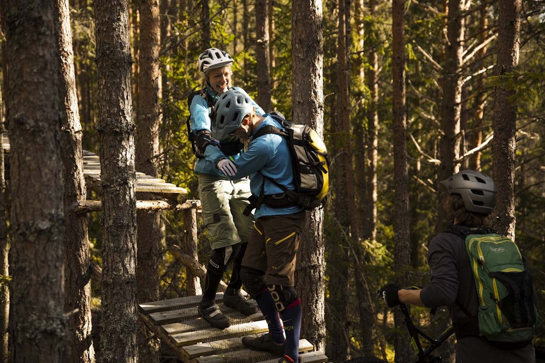 Skulle man velge å ikke hive seg utfor, var det alltid en hjelpende hånd å få . IMG_5350
