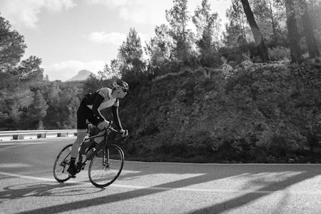 TIL VERKET: Gjermund Kvåle Jordheim gir gass opp Coll de Rates, like utenfor Jávea, Spania. TIL VERKET: Gjermund Kvåle Jordheim gir gass opp Col de Rates, like utenfor Jávea, Spania.