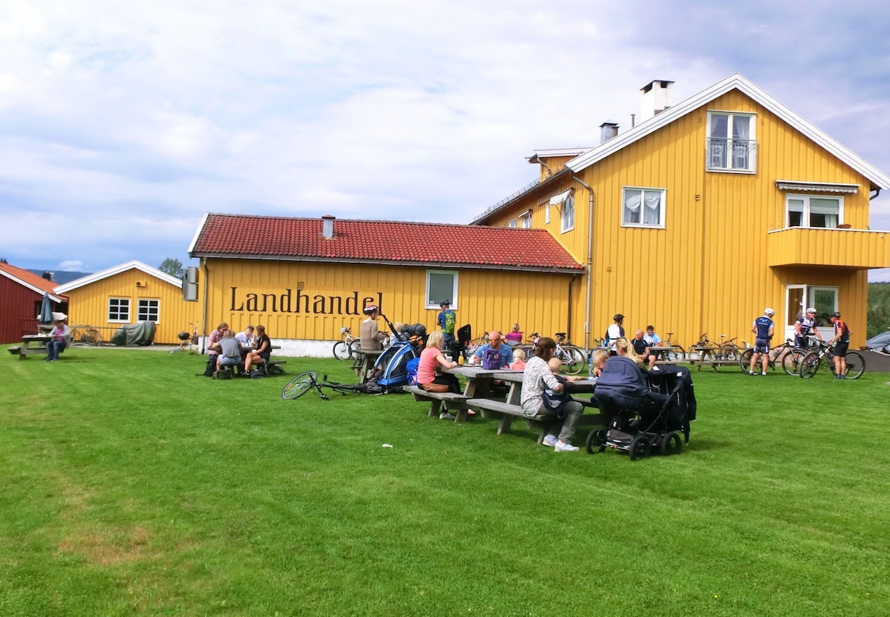 SLUTT: Sørkedalen landhandel & kafe avvikler driften fra og med uke to. Foto: Skiforeningen.
