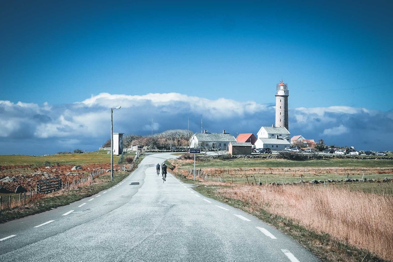 Tar plass: Lista fyr ruver i det værharde landskapet.