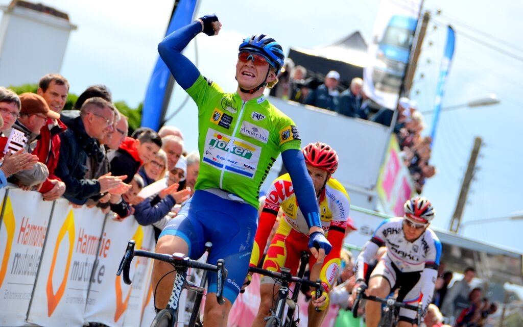 VELFORTJENT PROFFKONTRAKT: Daniel Hoelgaard har vært solid gjennom hele sesongen, her fra etappeseieren hans i Tour de Bretagne. Foto: Team Joker 