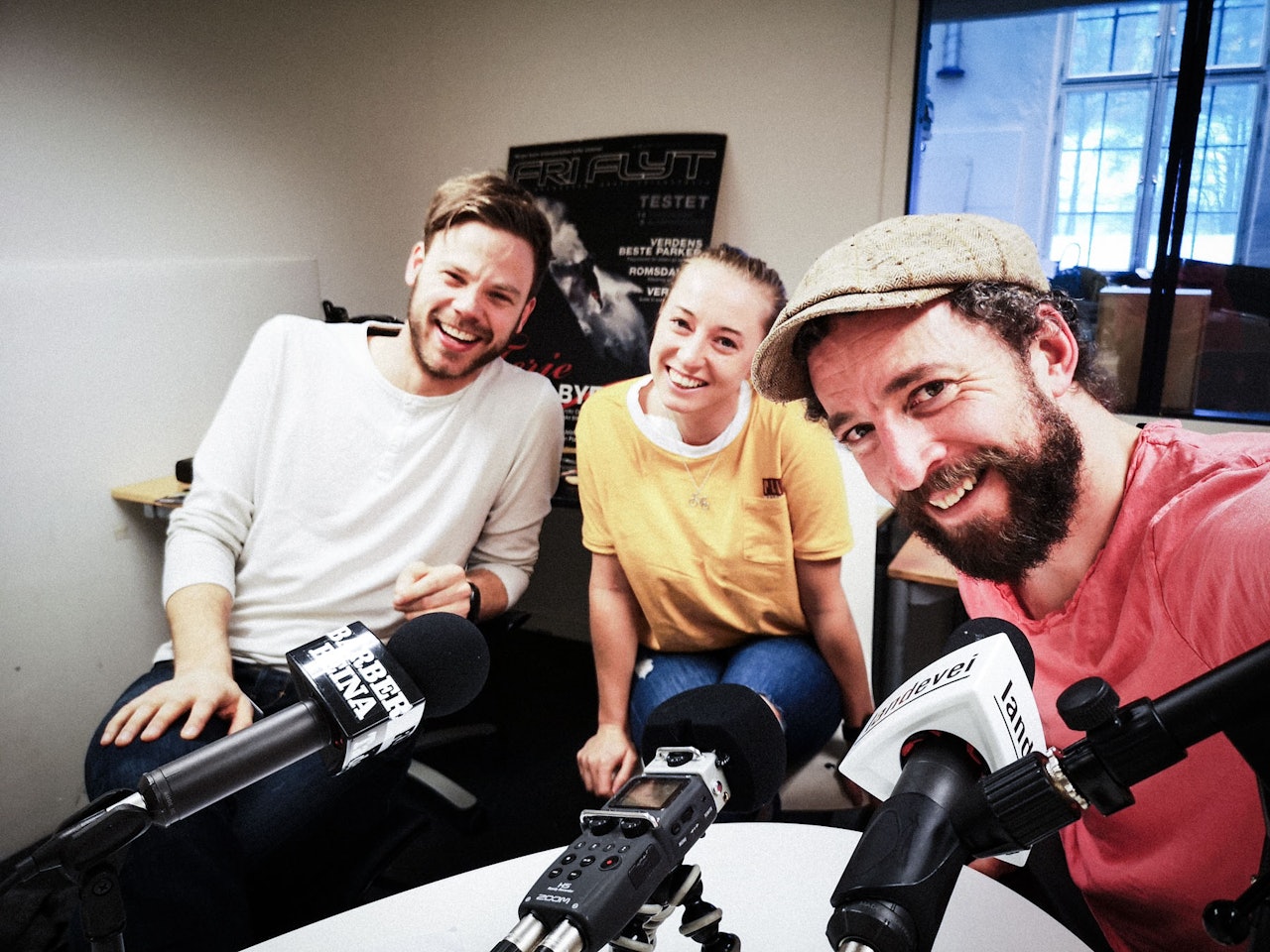 VELKOMMEN TIL 2019! Gjermund, Tavlejente Åshild Tovsrød og redaktøren sparker i gang 2019! Foto: Selfie. VELKOMMEN TIL 2019! Gjermund, Tavlejente Åshild Tovsrød og redaktøren sparker i gang 2019! Foto: Selfie.