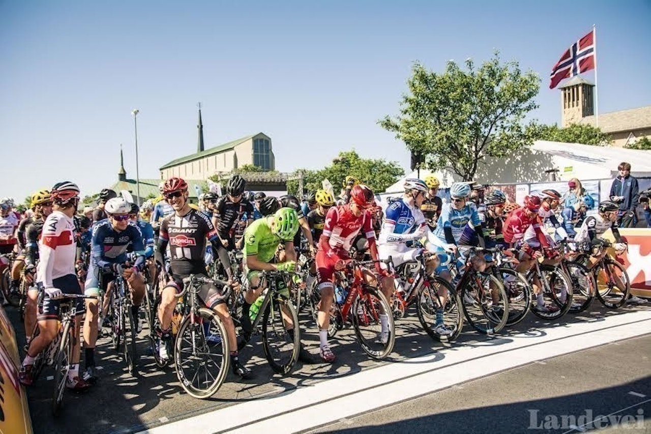 KLARE: Gutta er ivrige på komme i gang med den 189 kilometer lange fellesstarten. Foto: Marcus Liebold KLARE: Gutta er ivrige på komme i gang med den 189 kilometer lange fellesstarten. Foto: Marcus Liebold