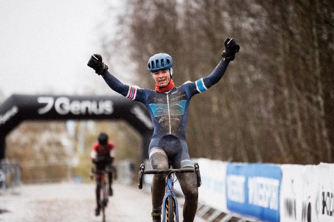 UOVERTRUFFEN: William Høines Larsen ledet juniorene  fra første tråkk i NM  i  cyclocorss på Spikkerad lørdag. Foto: Henrik Alpers