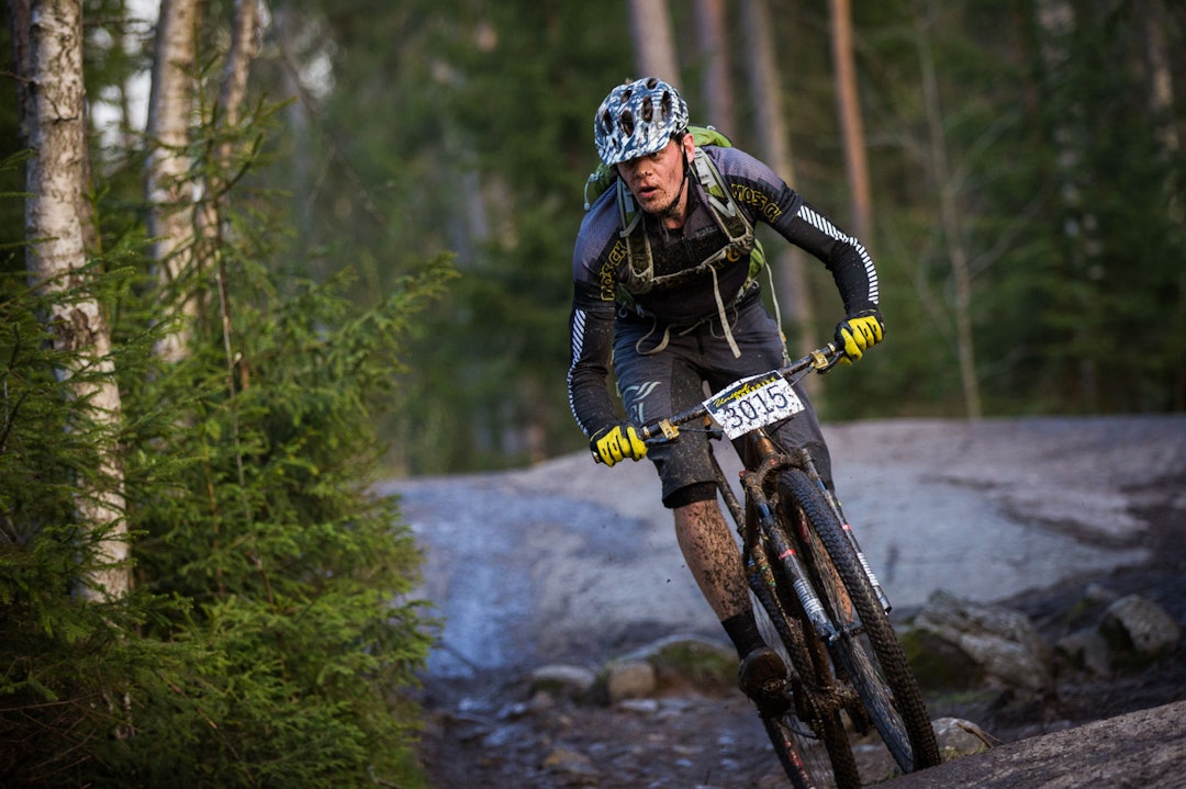 IKKE BARE ELITE: Det var ikke bare elitesyklister som stilte på startstreken. Enkelte hadde med seg sekk rundt løypa. (foto: Snorre Veggan) ubcup-4044a