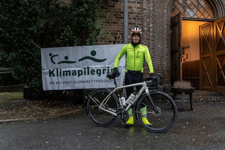 LANGTUR: Jonas Orset gav vintersykling en ny betydning da han syklet til klimatoppmøtet i Polen. Foto: Privat.