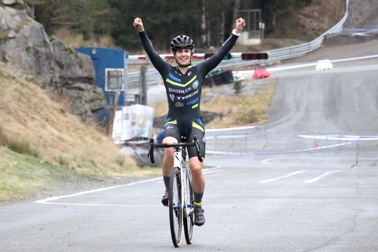 HJEMMESEIER: Ingrid Moe vant kross-NM på hjemmebane, en uke etter at hun vant Norgescupen. Det gullet verdsetter hun høyt. Foto: Cato Karbøl