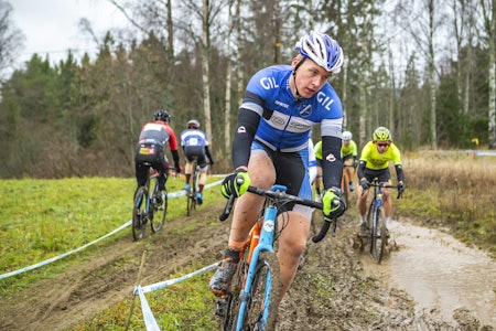 GJØRMEFEST: Dikemark-kross 2018 ble en fest for de som trives med gjørme og feildoserte svinger. 24.november blir det ny runde i samme løype. Foto: Pål Westgaard