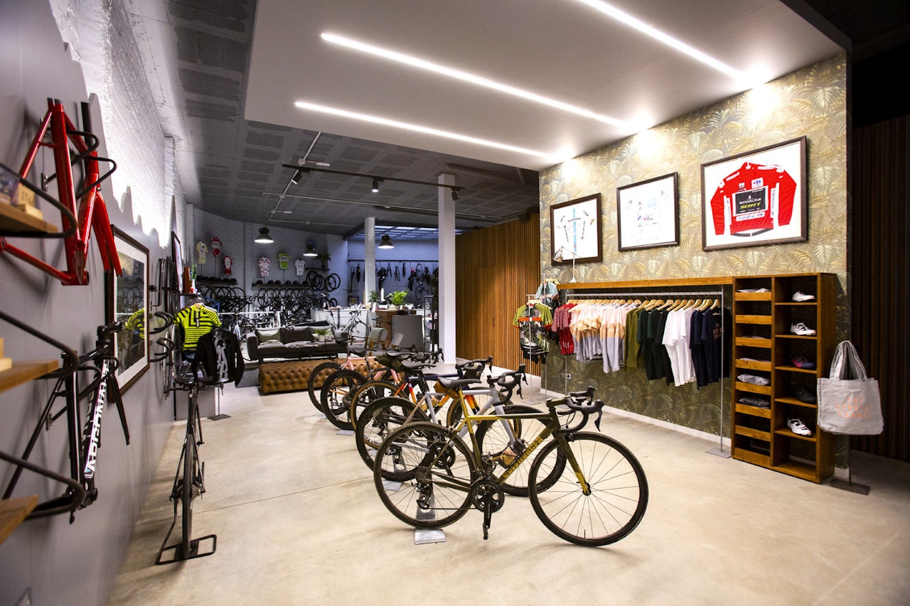 FARVEL: The Service Course solgte ting som du tidligere bare hadde sett på eksklusive some-kontoer. Nå er butikken historie. Foto: Henrik Alpers. SENT MEN GODT: The Service Course i Oslo er klare til å levere samme nivå som moderbutikken i Girona. Foto: TSC.